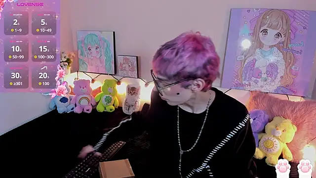 Strawberry Kitty  online show from 24, 11, 2025