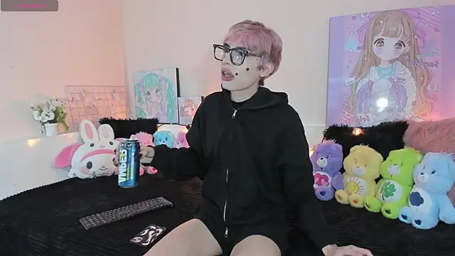 Strawberry Kitty  online show from 19, 12, 2025