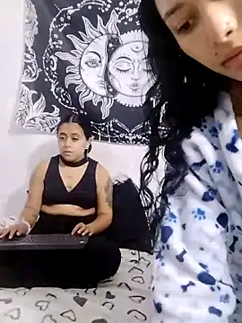 Snapshot of emily_n_abby chatting on 25, 4, 2026 emily n abby online show from 25, 4, 2026