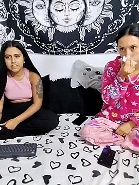 Snapshot of emily_n_abby chatting on 14, 5, 2026 emily n abby online show from 14, 5, 2026