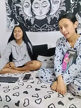 Snapshot of emily_n_abby chatting on 6, 6, 2026 emily n abby online show from 6, 6, 2026