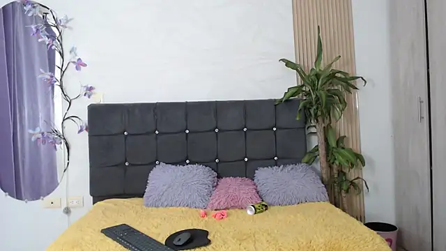 sharon ivanna12 online show from 5, 11, 2025