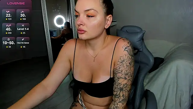 Snapshot of LeyaKale chatting on 25, 10, 2025 LeyaKale online show from 25, 10, 2025