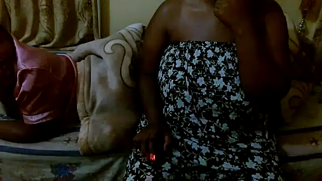 Snapshot of Slimthickx2 chatting on 30, 11, 2025 Slimthickx2 online show from 30, 11, 2025