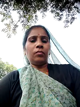 Snapshot of OliveGreen22 chatting on 21, 10, 2025 OliveGreen22 online show from 21, 10, 2025