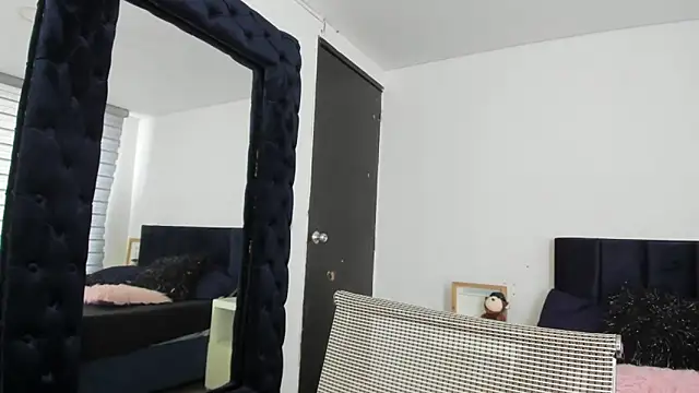 melanie roux   online show from 20, 4, 2026