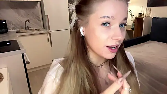 Snapshot of Babymoney_2007 chatting on 14, 11, 2025 Babymoney 2007 online show from 14, 11, 2025