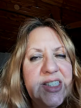 Snapshot of JennyInVegas chatting on 4, 7, 2026 JennyInVegas online show from 4, 7, 2026