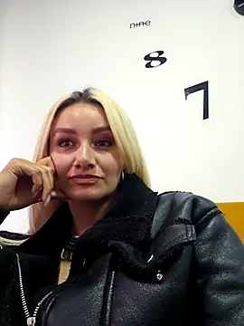 KellyTorres  online show from 18, 10, 2025