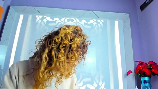 Snapshot of EmiliRouse_ chatting on 25, 10, 2025 EmiliRouse online show from 25, 10, 2025