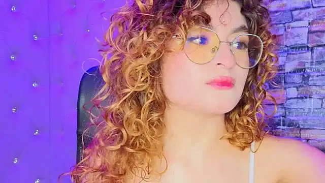 Snapshot of EmiliRouse_ chatting on 30, 10, 2025 EmiliRouse online show from 30, 10, 2025