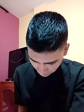 Snapshot of Emiliano_Reyes chatting on 17, 11, 2025 Emiliano Reyes online show from 17, 11, 2025