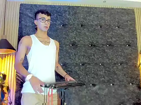 Snapshot of the_fenix_boy chatting on 23, 10, 2025 the fenix boy online show from 23, 10, 2025