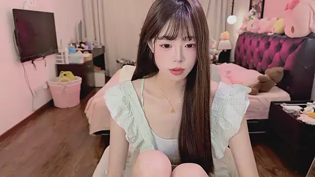 Snapshot of Onecutelittle chatting on 8, 5, 2026 Onecutelittle online show from 8, 5, 2026