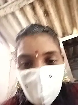 Snapshot of thanuja- chatting on 19, 10, 2025 thanuja- online show from 19, 10, 2025