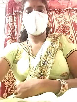 Snapshot of thanuja- chatting on 25, 10, 2025 thanuja- online show from 25, 10, 2025