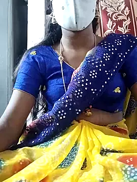 Snapshot of thanuja- chatting on 1, 11, 2025 thanuja- online show from 1, 11, 2025