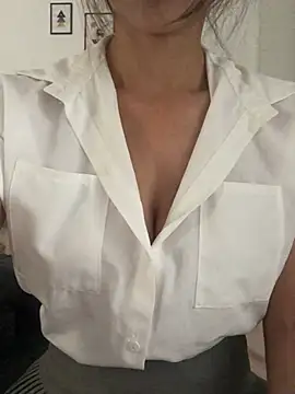 Snapshot of Kylie_beem chatting on 8, 7, 2026 Kylie beem online show from 8, 7, 2026