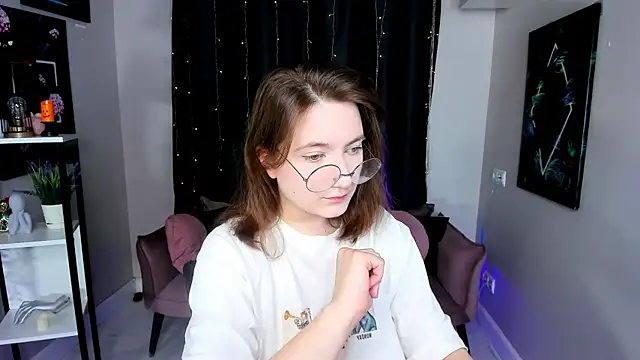 Snapshot of fairy_tara chatting on 13, 11, 2025 fairy tara online show from 13, 11, 2025