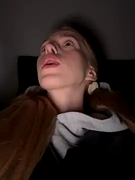 kira mia online show from 28, 11, 2025