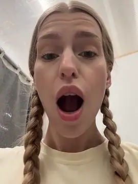 kira mia online show from 29, 11, 2025