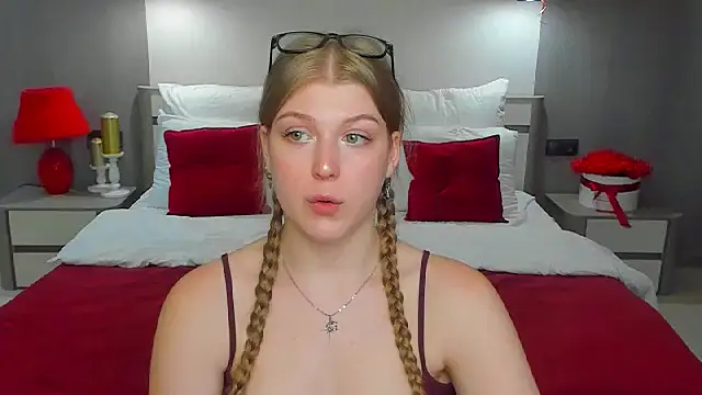 Snapshot of Stella_Light chatting on 7, 7, 2026 Stella Light online show from 7, 7, 2026