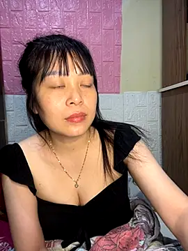 Snapshot of Butterfly_kee chatting on 2, 11, 2025 Butterfly kee online show from 2, 11, 2025