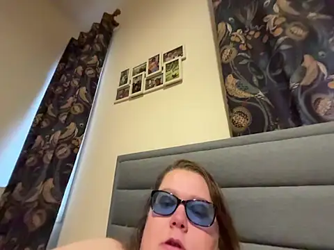 Snapshot of Scarletcum22 chatting on 1, 2, 2026 Scarletcum22 online show from 1, 2, 2026