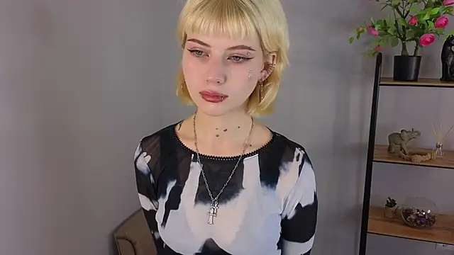 Snapshot of Jasmi_Yets chatting on 31, 10, 2025 Jasmi Yets online show from 31, 10, 2025