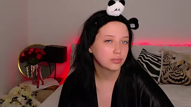 Felicia Herceg online show from 2, 11, 2025