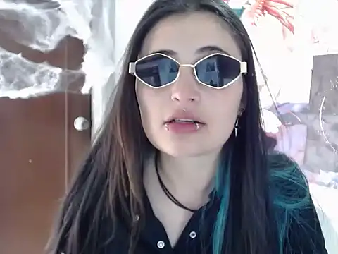 Snapshot of KittenMiss_ chatting on 19, 10, 2025 KittenMiss online show from 19, 10, 2025
