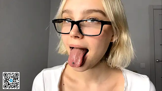 Snapshot of MelodyImam chatting on 19, 11, 2025 MelodyImam online show from 19, 11, 2025