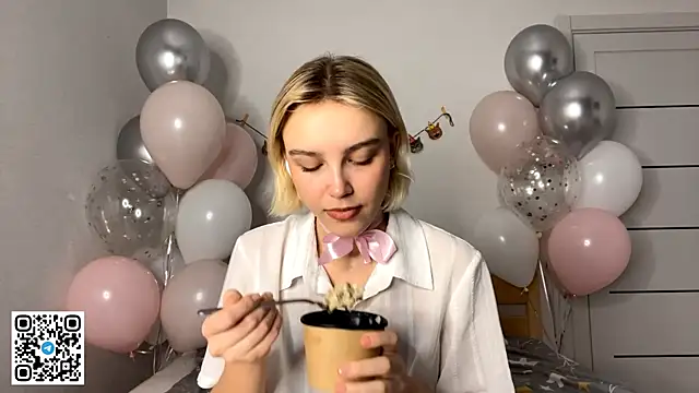 Snapshot of MelodyImam chatting on 20, 11, 2025 MelodyImam online show from 20, 11, 2025