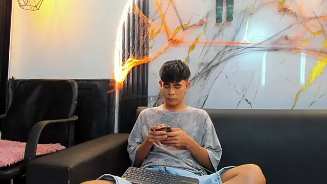 Snapshot of Collins_of1 chatting on 22, 10, 2025 Collins of1 online show from 22, 10, 2025
