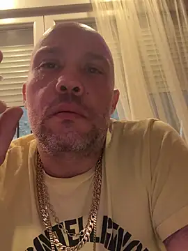 Snapshot of gitanoMad chatting on 5, 2, 2026 gitanoMad online show from 5, 2, 2026