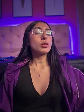 Snapshot of Violeet-Smith chatting on 21, 10, 2025 Violeet-Smith online show from 21, 10, 2025