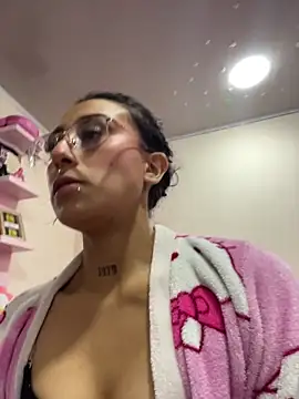 Snapshot of Violeet-Smith chatting on 25, 10, 2025 Violeet-Smith online show from 25, 10, 2025