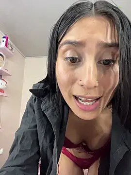 Snapshot of Violeet-Smith chatting on 14, 11, 2025 Violeet-Smith online show from 14, 11, 2025