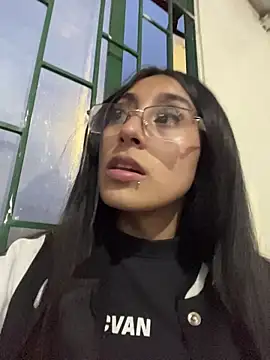 Snapshot of Violeet-Smith chatting on 23, 11, 2025 Violeet-Smith online show from 23, 11, 2025