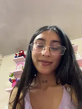 Snapshot of Violeet-Smith chatting on 28, 11, 2025 Violeet-Smith online show from 28, 11, 2025