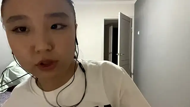 Snapshot of LiaPilksi chatting on 20, 10, 2025 LiaPilksi online show from 20, 10, 2025