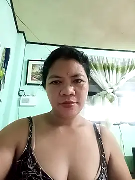 Snapshot of Yummymarie09 chatting on 30, 10, 2025 Yummymarie09 online show from 30, 10, 2025