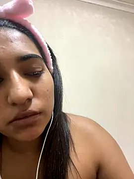 Snapshot of Your_Girl_Zara chatting on 21, 10, 2025 Your Girl Zara online show from 21, 10, 2025