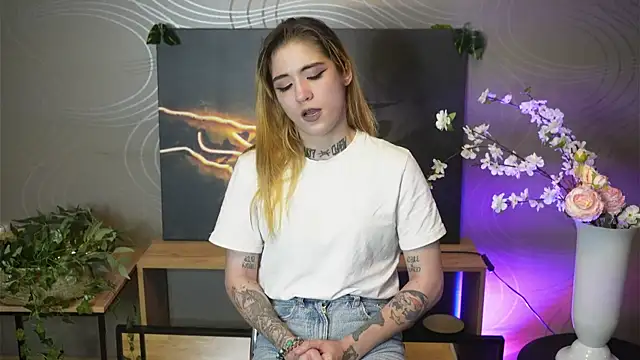 VelvaKientz online show from 22, 10, 2025