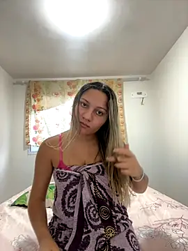 Snapshot of loirinha001 chatting on 26, 10, 2025 loirinha001 online show from 26, 10, 2025