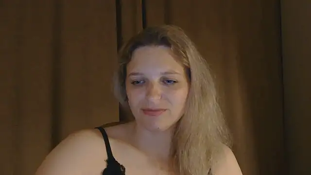 Snapshot of ElisSky301 chatting on 6, 6, 2026 ElisSky301 online show from 6, 6, 2026