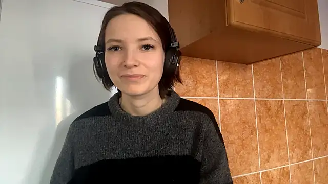 Snapshot of KindraScullion chatting on 23, 10, 2025 KindraScullion online show from 23, 10, 2025
