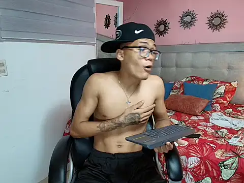 Snapshot of aron_big_big chatting on 22, 10, 2025 aron big big online show from 22, 10, 2025