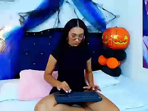 ZOEH ROSS online show from 2, 11, 2025