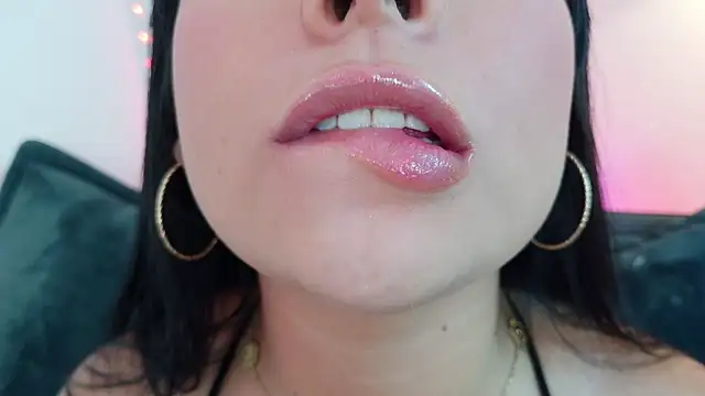 mia roux1 online show from 11, 4, 2026